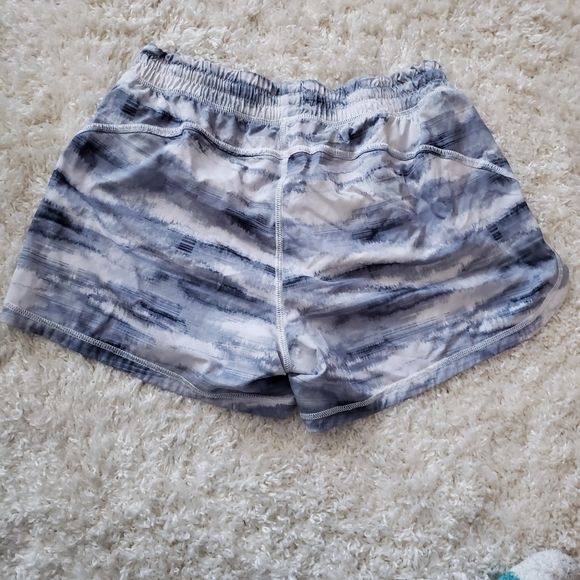 Athleta Athletic Shorts Running Workout Camouflage Camo gray white Womens Medium - Picture 4 of 7